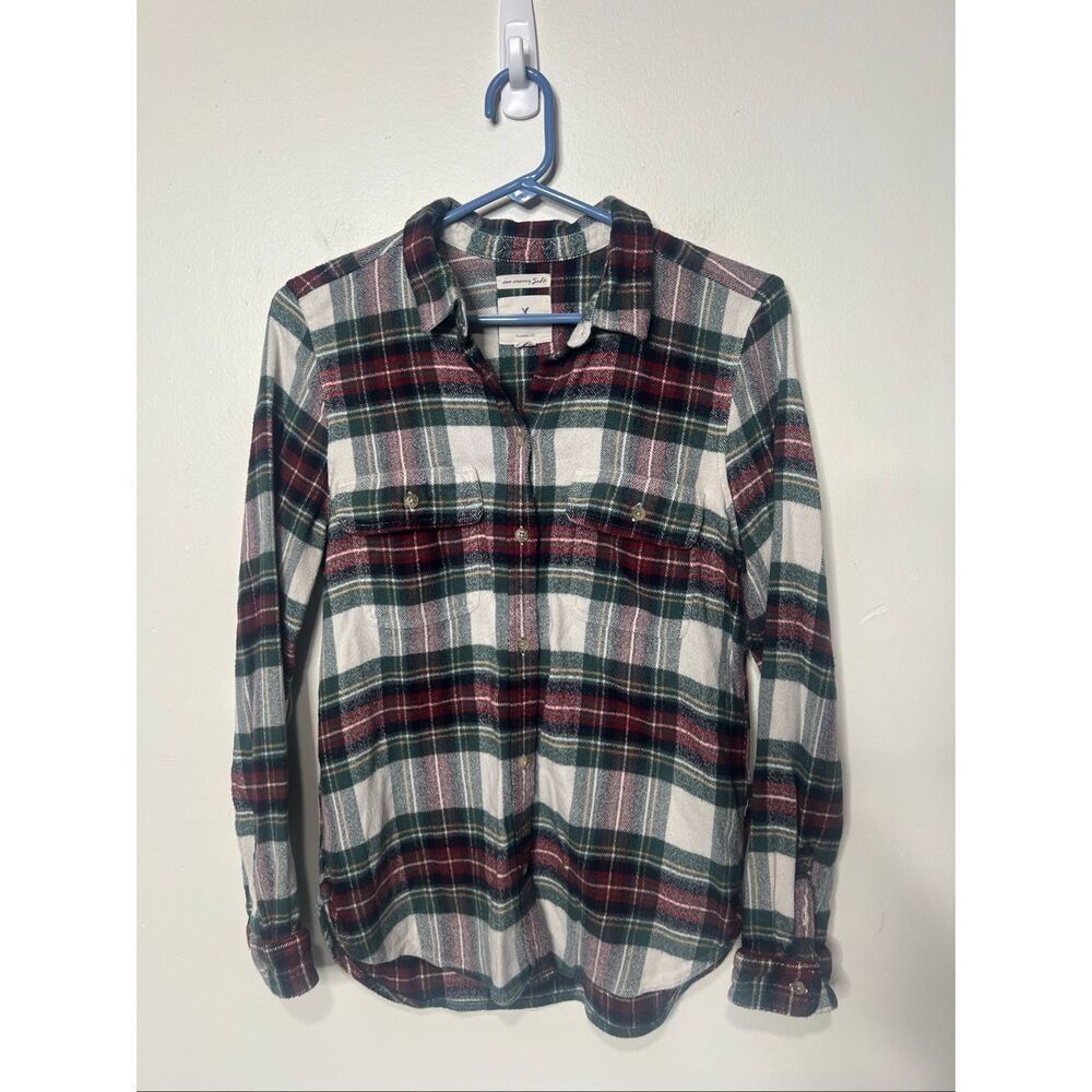 American Eagle Red Green Cream Plaid Flannel Classic Fit Longsleeve Button Up Sh